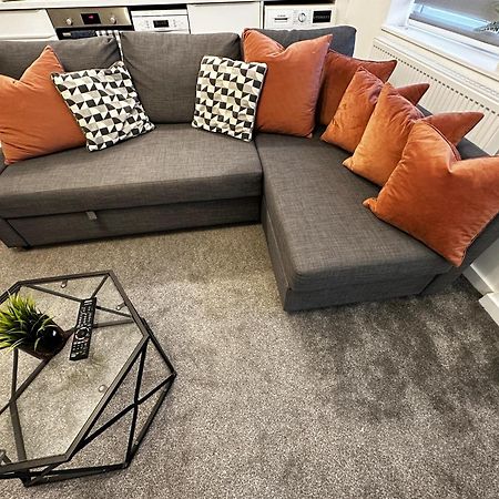 Walnut Flats-F4, 2-Bedroom With Ensuite - Parking, Netflix, Wifi - Close To Oxford, Bicester & Blenheim Palace Kidlington Dış mekan fotoğraf