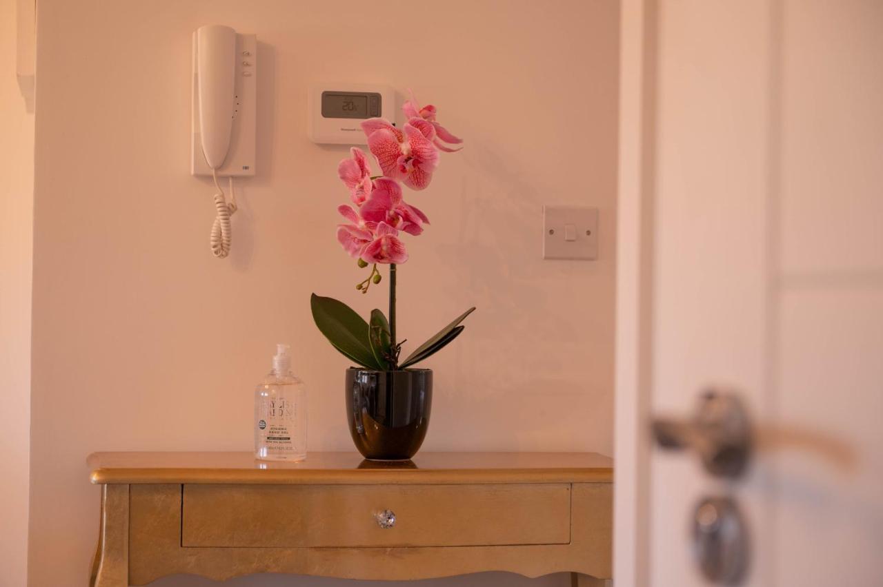 Walnut Flats-F4, 2-Bedroom With Ensuite - Parking, Netflix, Wifi - Close To Oxford, Bicester & Blenheim Palace Kidlington Dış mekan fotoğraf