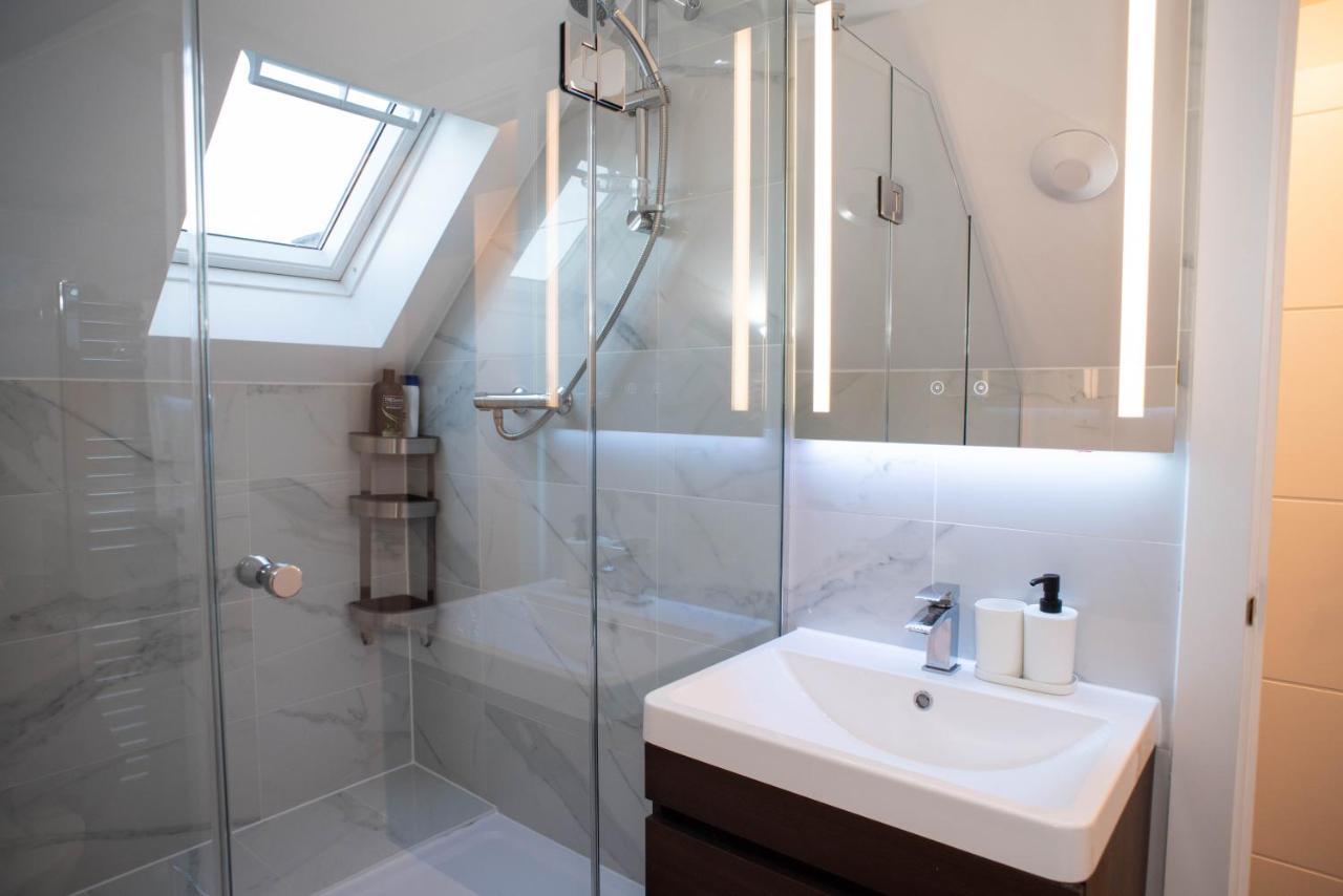 Walnut Flats-F4, 2-Bedroom With Ensuite - Parking, Netflix, Wifi - Close To Oxford, Bicester & Blenheim Palace Kidlington Dış mekan fotoğraf