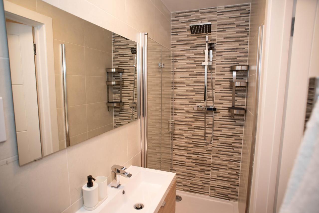 Walnut Flats-F4, 2-Bedroom With Ensuite - Parking, Netflix, Wifi - Close To Oxford, Bicester & Blenheim Palace Kidlington Dış mekan fotoğraf