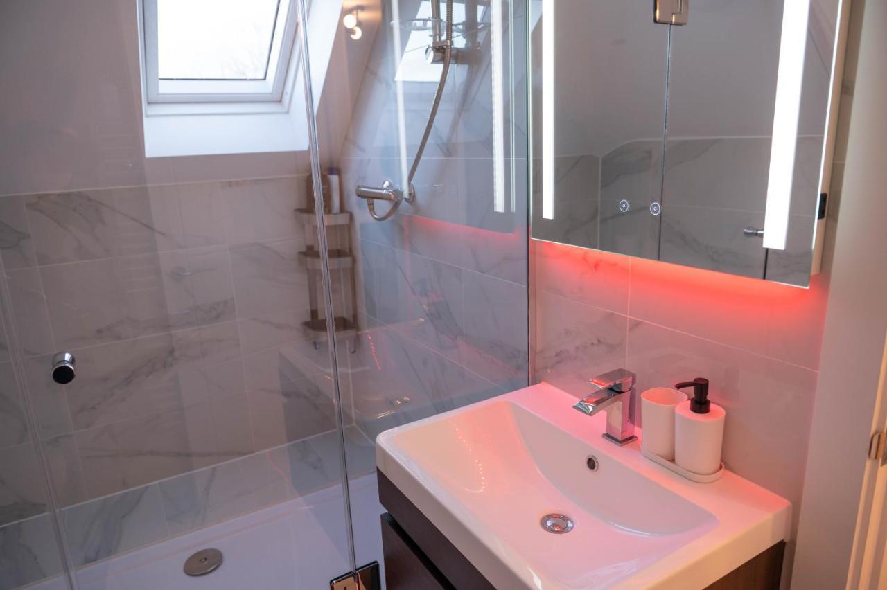 Walnut Flats-F4, 2-Bedroom With Ensuite - Parking, Netflix, Wifi - Close To Oxford, Bicester & Blenheim Palace Kidlington Dış mekan fotoğraf