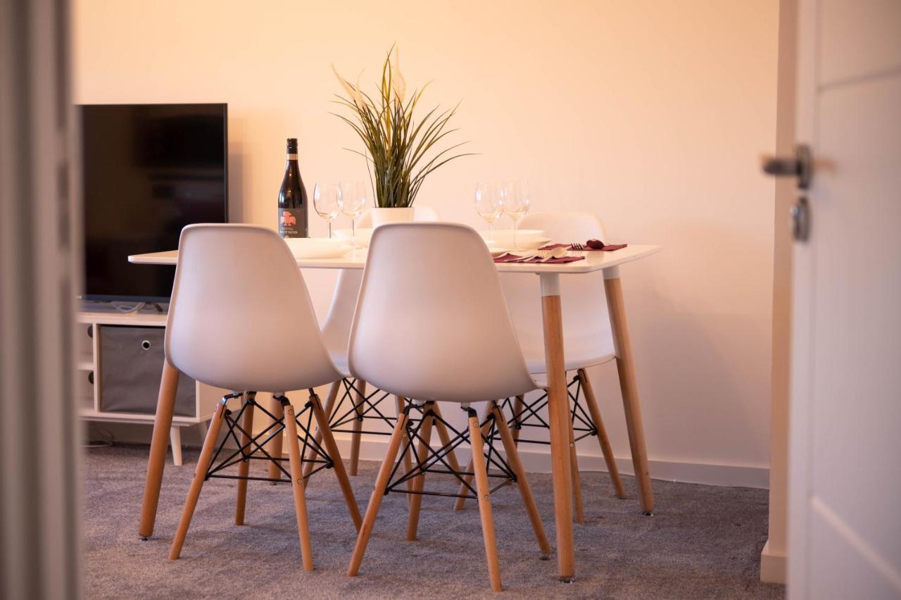 Walnut Flats-F4, 2-Bedroom With Ensuite - Parking, Netflix, Wifi - Close To Oxford, Bicester & Blenheim Palace Kidlington Dış mekan fotoğraf