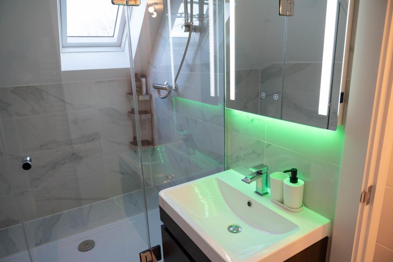 Walnut Flats-F4, 2-Bedroom With Ensuite - Parking, Netflix, Wifi - Close To Oxford, Bicester & Blenheim Palace Kidlington Dış mekan fotoğraf